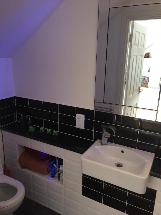 Spacious, Modern 3 Bedroom Luxury Flat In Centre Location Broughty Ferry Kültér fotó