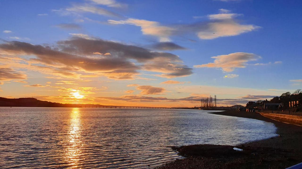 Spacious, Modern 3 Bedroom Luxury Flat In Centre Location Broughty Ferry Kültér fotó